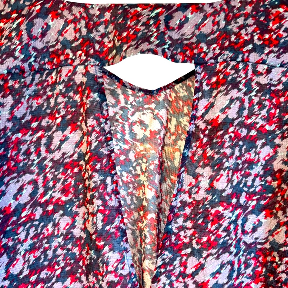 BCBGeneration Flowy High-Low Blouse Small – Multicolor Print with Keyhole Back - Picture 6 of 7